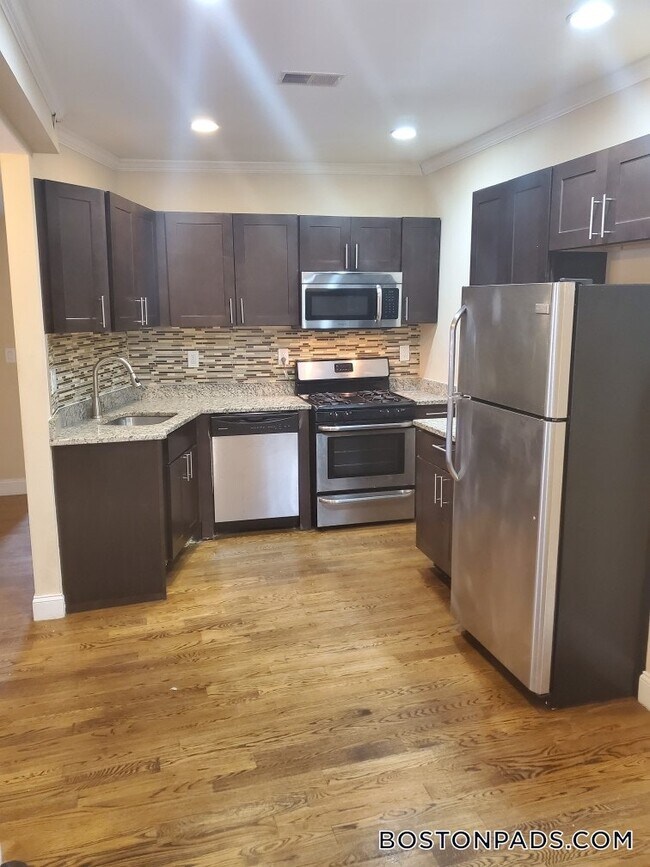 Photo - 2975 Washington St Unidad 3