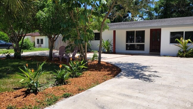 Building Photo - 170 NW 7th St Rental