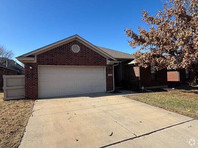 Building Photo - Large Renovated Yukon Home in Brighton Place