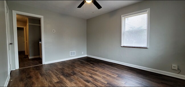 219-237 E Xenia Dr