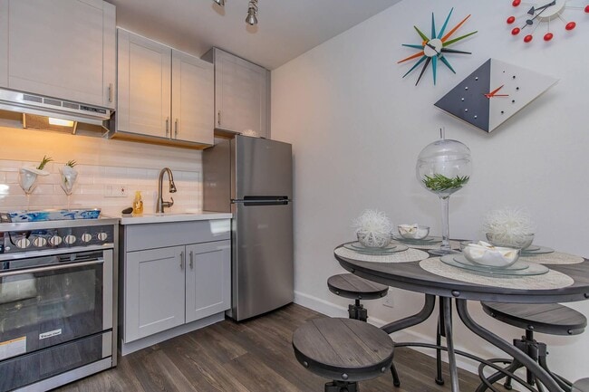 Photo - Studio 710 Apartments