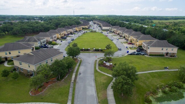 Photo - Elegant condo located in St. Cloud. This 2 bedrooms 2 baths unit has a 1 car garage