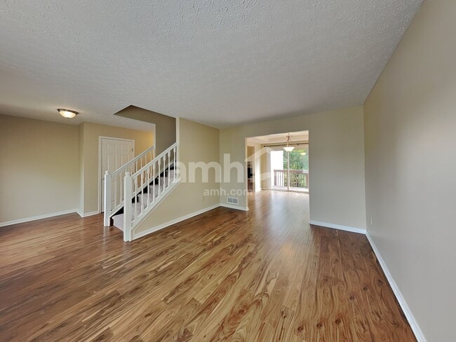 Photo - 392 Old Ivory Ct