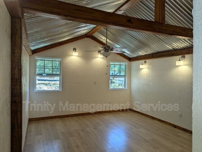 Photo - 395 Gina Cir