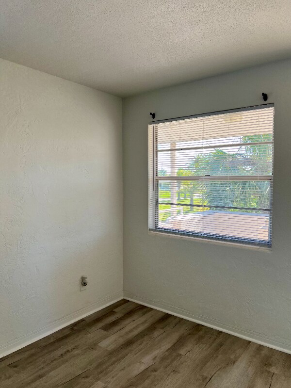 2417 N Oleander Ave Unit 1