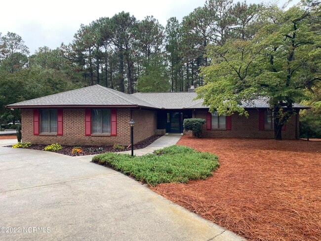 Building Photo - 285 Lake Forest Dr Rental