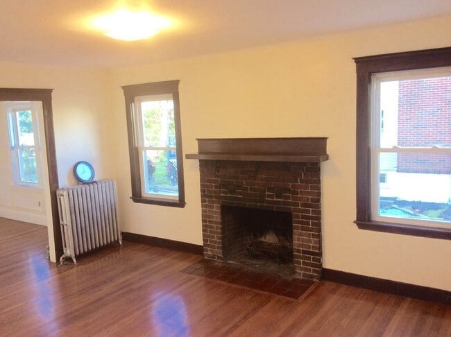 Photo - 61-63-63 Bartlett Ave Apartamento Unidad 61