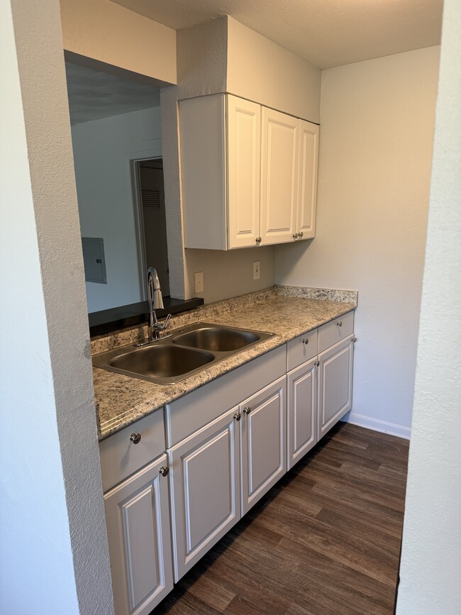 Building Photo - Pine Street Terrace Unit 51