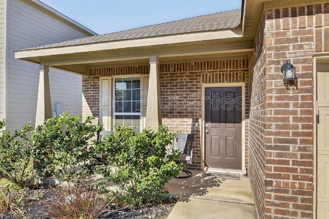 Photo - 7001 Lions Pk