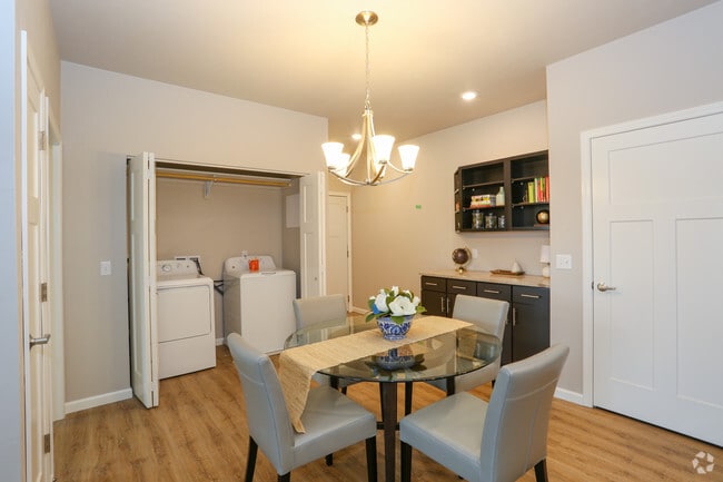Dining Room/Washer Dryer