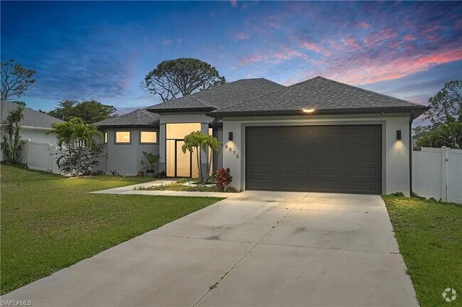 Building Photo - Spacious 4 Bedroom, 3 Bath Single-Family H... Rental