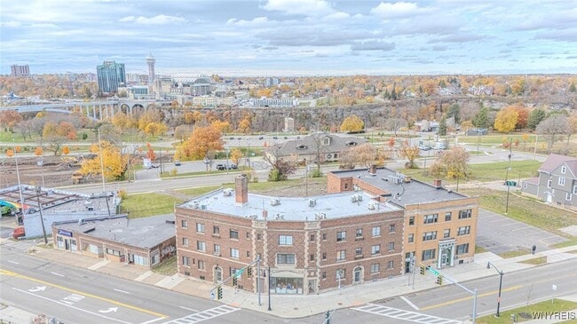 Building Photo - 530 Main St