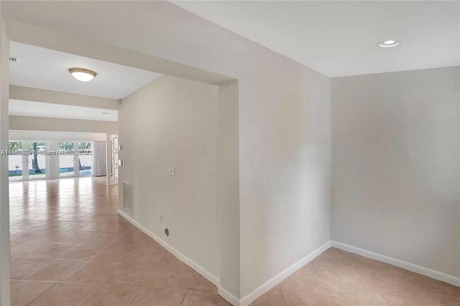 Photo - 515 N Shore Dr