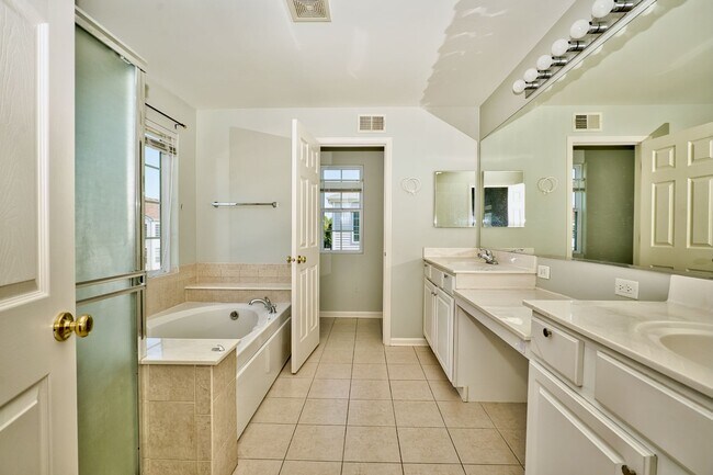 Photo - 447 Cardinal Ln