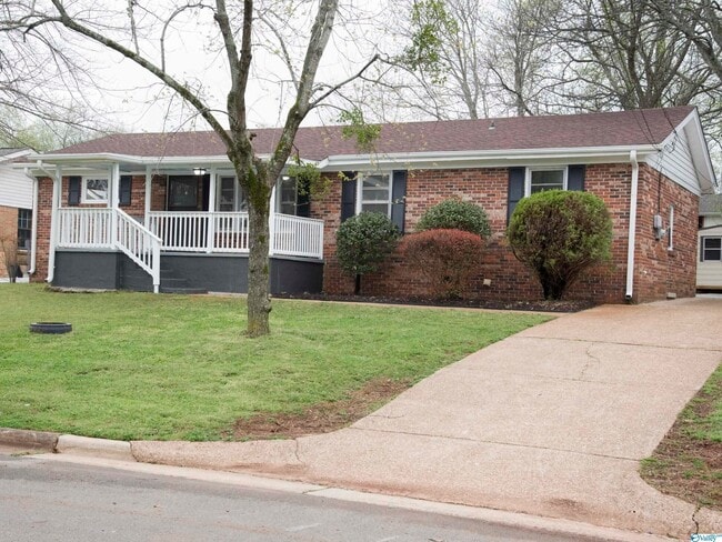 Building Photo - 609 Marguerite Dr NW Rental