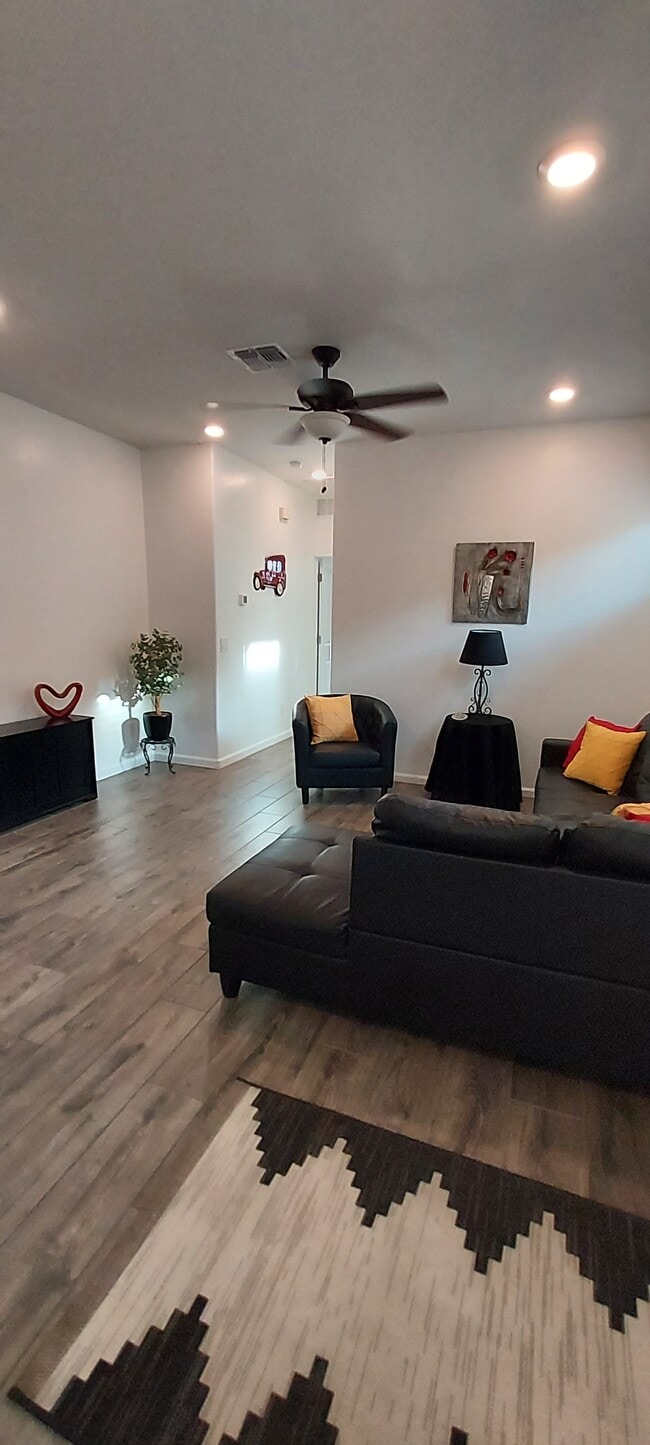 Photo - 9239 W Meadowbrook Ave Unidad MEADOWBROOK 1