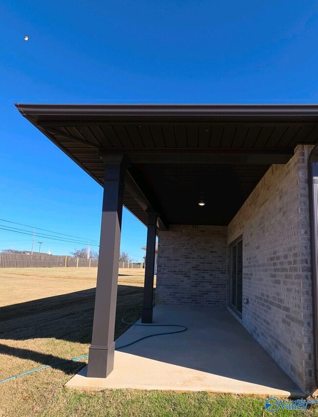 Photo - 18048 Longleaf Dr