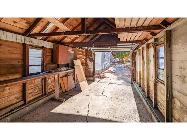 Photo - 301 Giles Pl