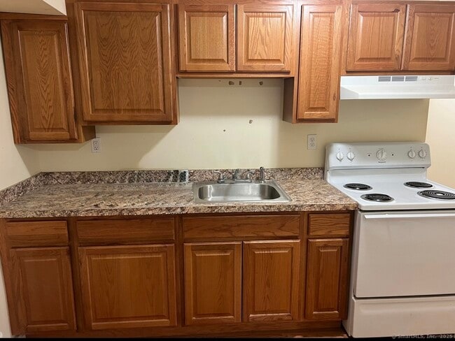 Photo - 539 Howe Ave Unidad 2B