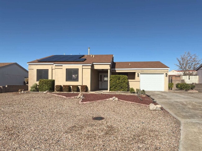 Building Photo - Summer Siesta by the Pool!