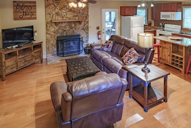 Photo - 701 Lake Forest Dr House