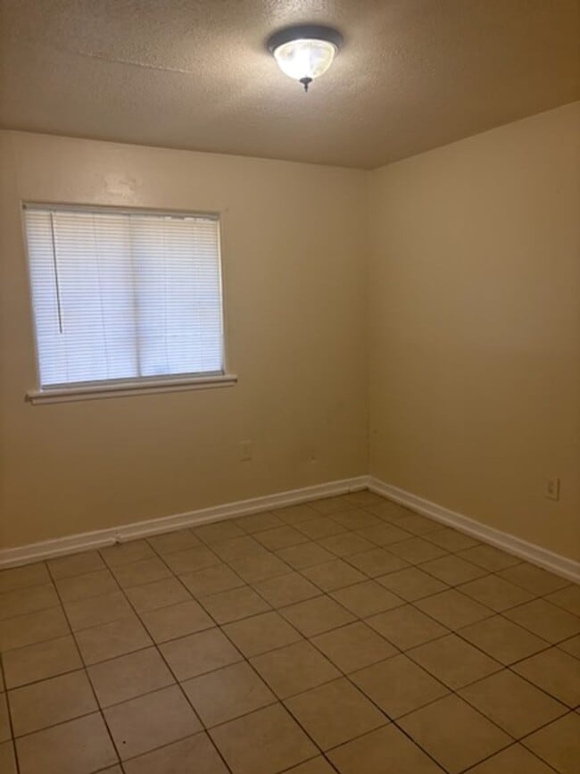 Photo - 1735 Woody Dr