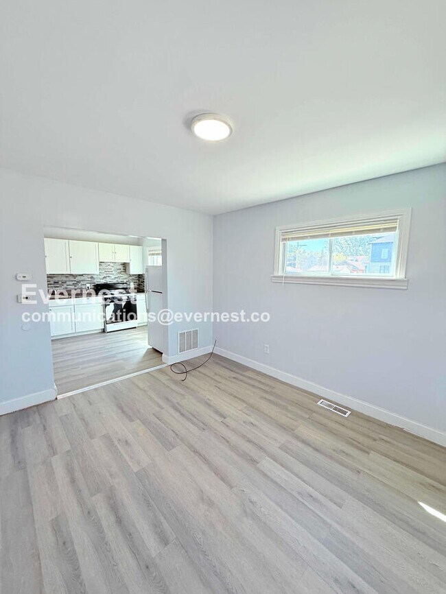 Photo - 2484 Woodmere St Apartment