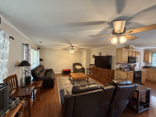 Photo - 3710 Robinson St