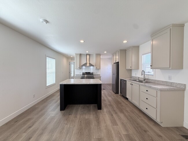 Photo - 2060 N Center St