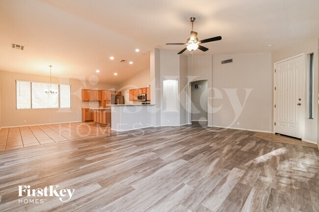 Photo - 2701 E Hulet Dr