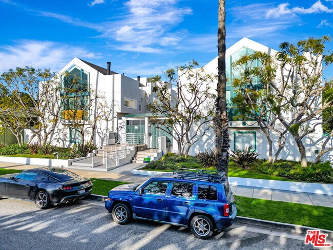 807 21st St Unit 3