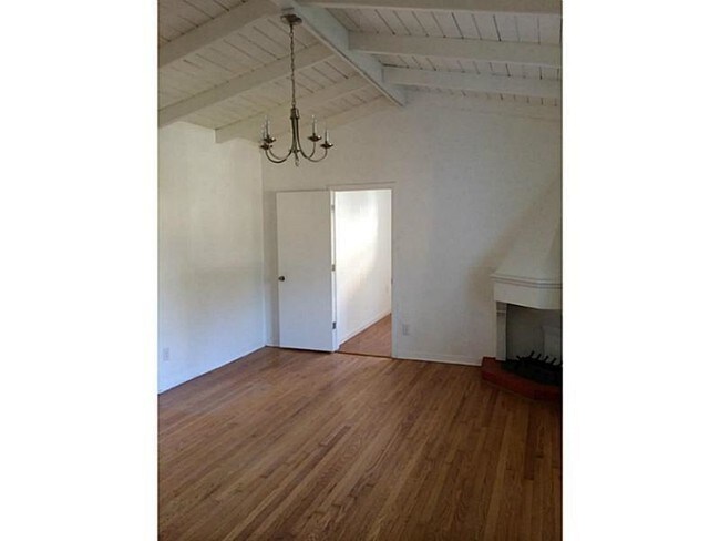 Photo - 460 NE 76th St