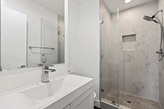 Photo - 1321 W 36th Pl Unidad 10