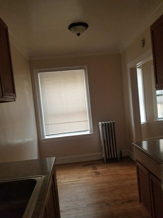 KITCHEN - 3134 W Marquette Rd Unit 3D