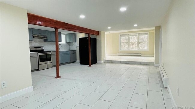 Photo - 31 Brainerd Rd Unit Lower level