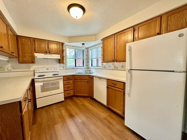Photo - For Rent: Cozy 2 Bed / 2 Bath Condo with E... Unit 7