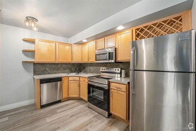 Building Photo - 601 W 11th Ave Unit 122 Rental