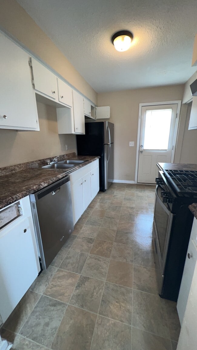 Photo - 325 Beverly St