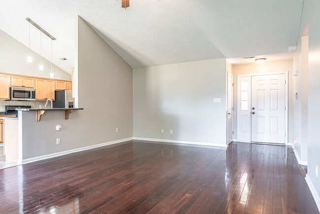 Photo - 131 River Birch Ln