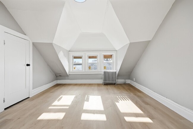 Building Photo - 40 Bayview Ave Unit 3