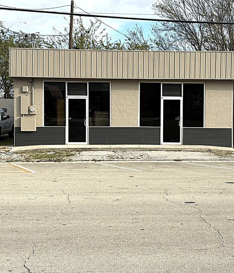 Photo - 112 W Avenue E