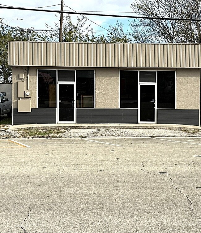 Building Photo - 112 W Avenue E