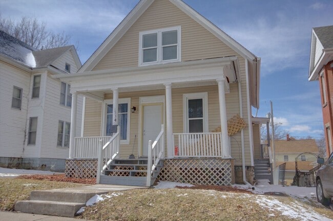 Building Photo - 1534 15th St Unit upper