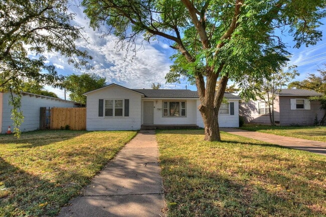 Building Photo - 1917 43rd St Rental