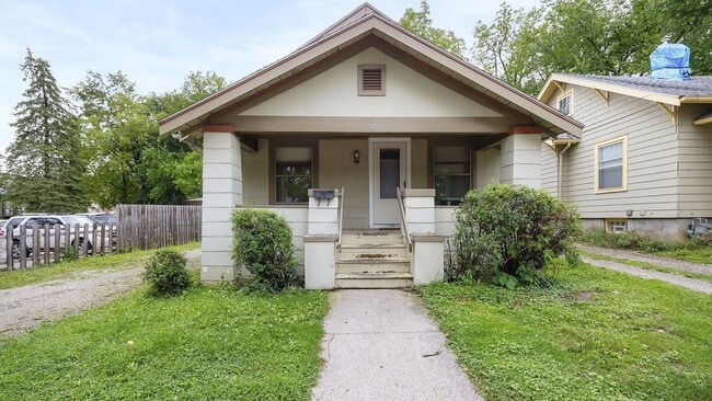 Photo - 201 Koch Ave