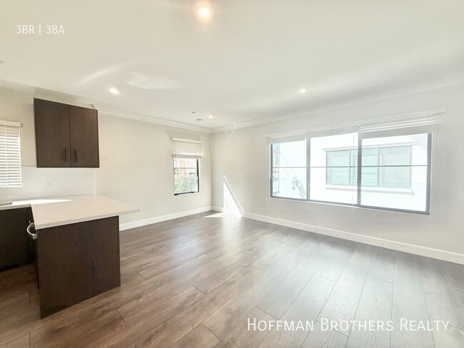 Photo - 1147 Beachwood Dr Unit 5