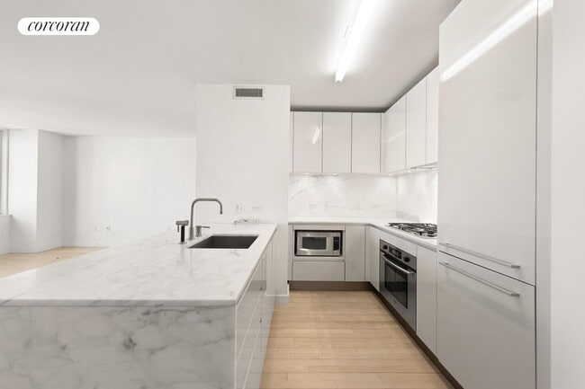 Photo - 322 W 57th St