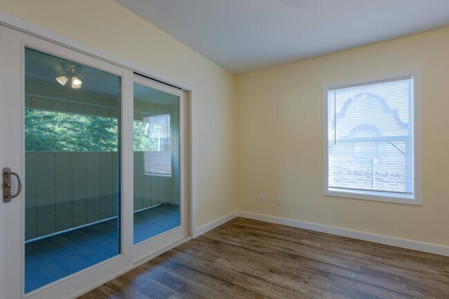 Photo - 121 S Gless St