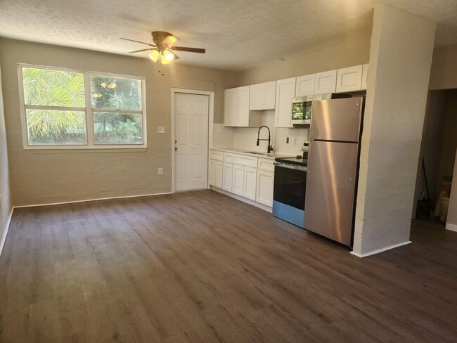 Photo - Charming 2 bedroom 1 bathroom Holly Hill home