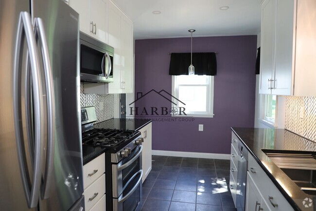 Building Photo - 406 18th Ave SW Rental